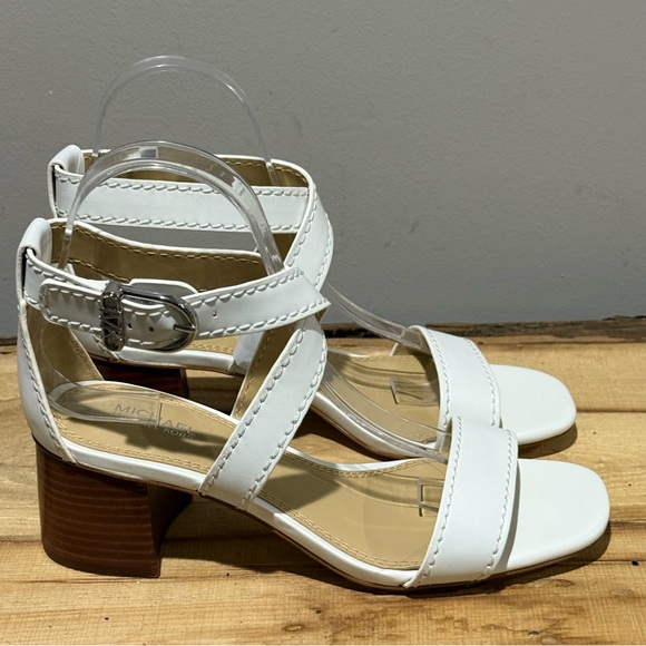 *NEW* Michael Michael Kors White Leather Ashton Sandal Size 7 A26 - Picture 10 of 14
